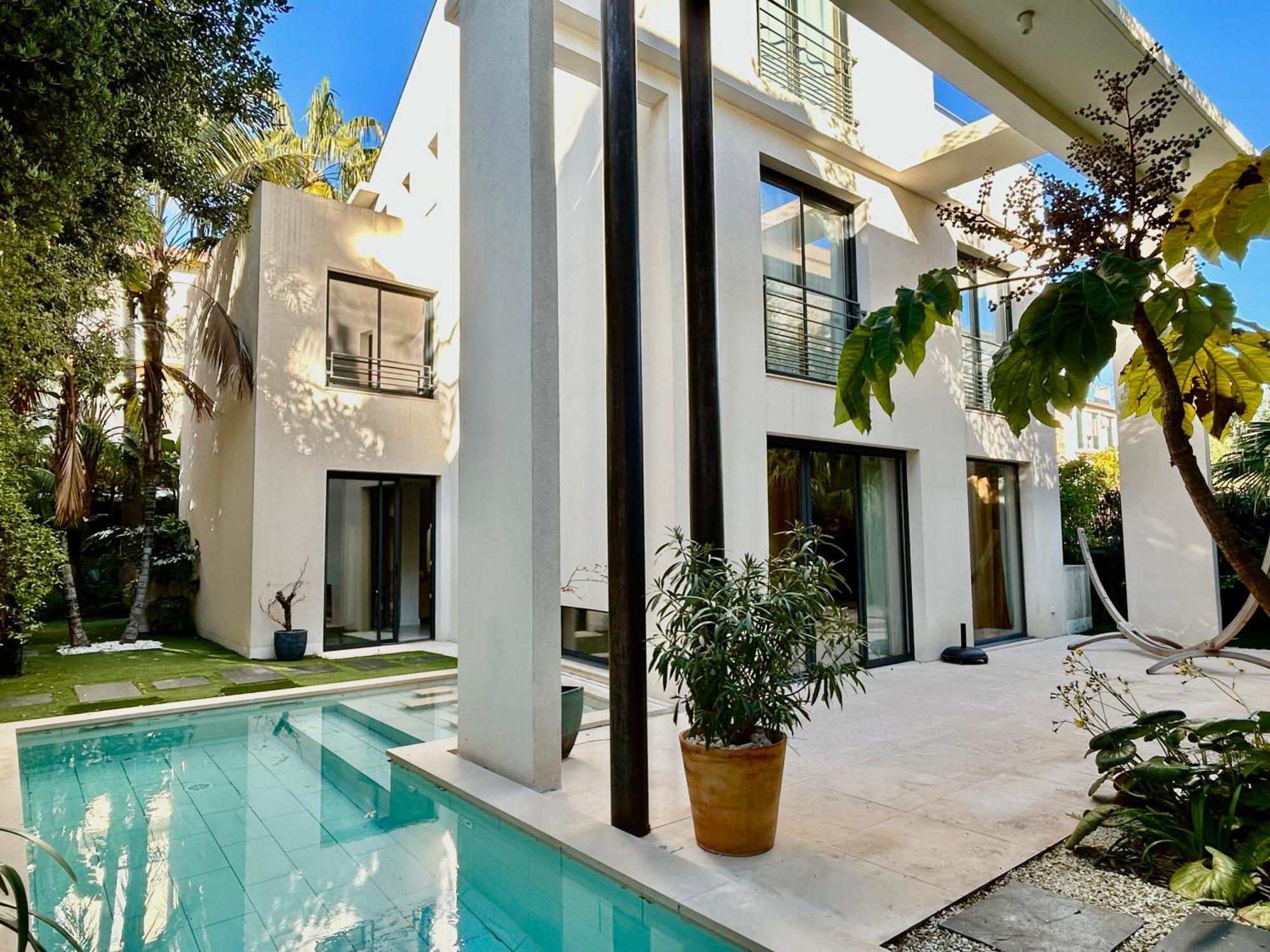 Rumah Bali Канны Экстерьер фото